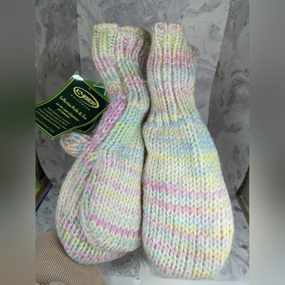 Kyber Rainbow Pastel Bear Mittens with fleece lining, Adult/teen, with tags - Picture 5 of 5